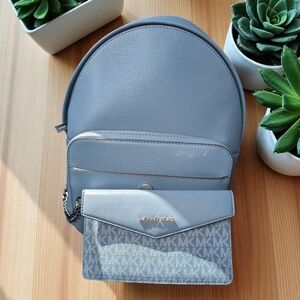 Michael Kors Maisie Medium Pebbled Leather 2-in-1 Backpack Denim (NWT)